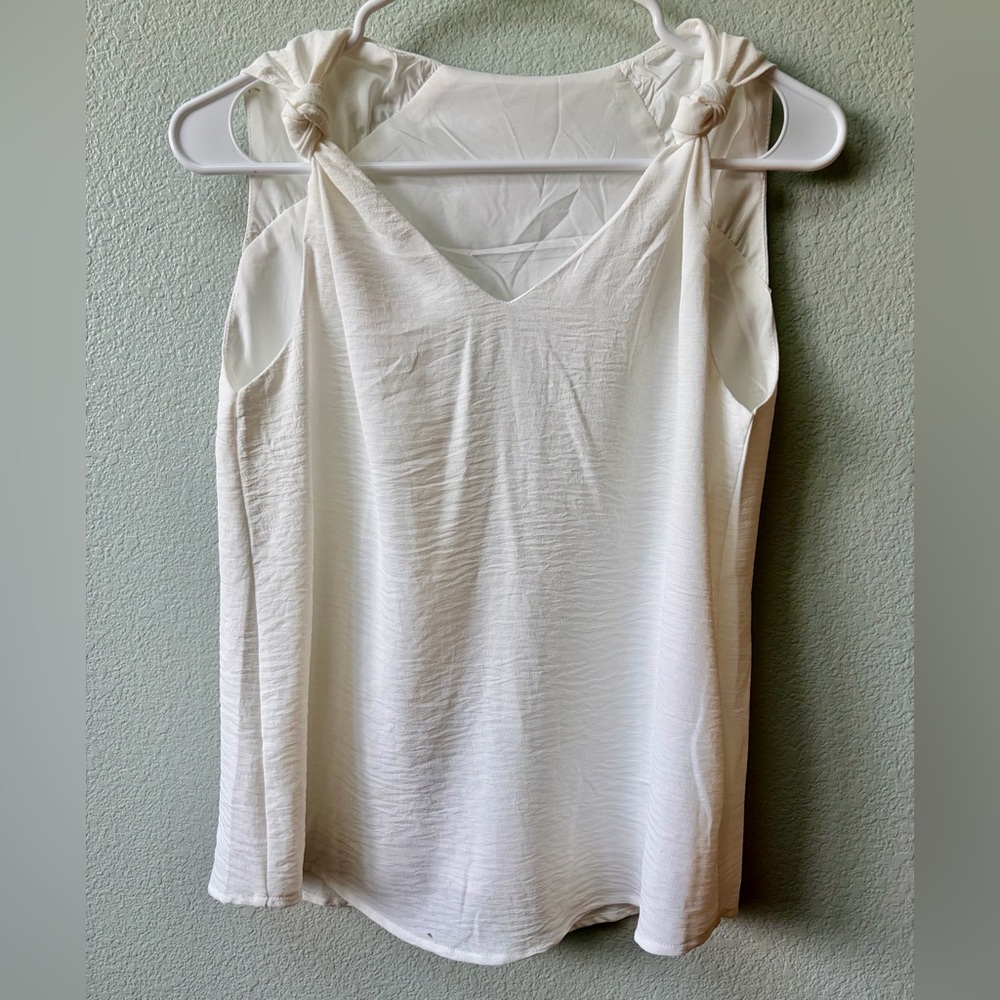 Source Unknown Cream Sleeveless Blouse